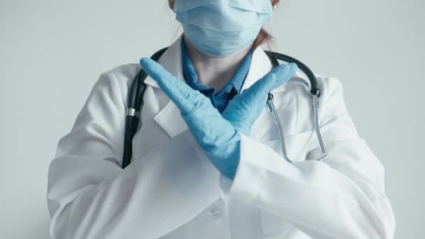 Γιατρός Δείχνει Χειρονομία Χέρια Της Γυναίκα Γιατρός Δεν Επιτρέπει Σταματά — Αρχείο Βίντεο