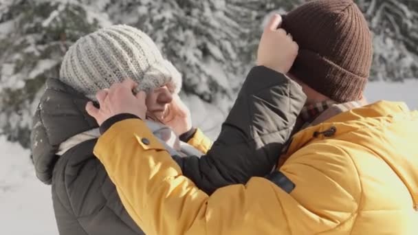 Naturaleza Cubierta Nieve Convierte Una Escena Para Diversión Felicidad Ilimitada — Vídeos de Stock