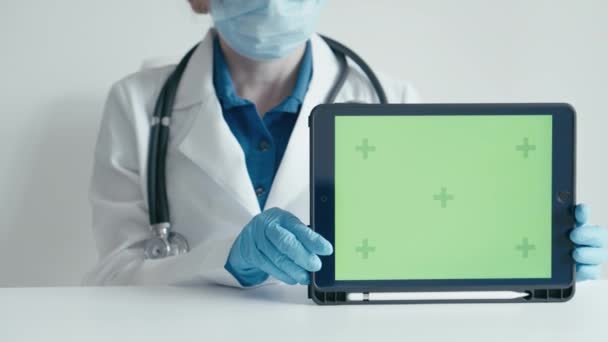 Een Medische Professional Gebruikt Een Groene Tablet Medische Diensten Diensten — Stockvideo