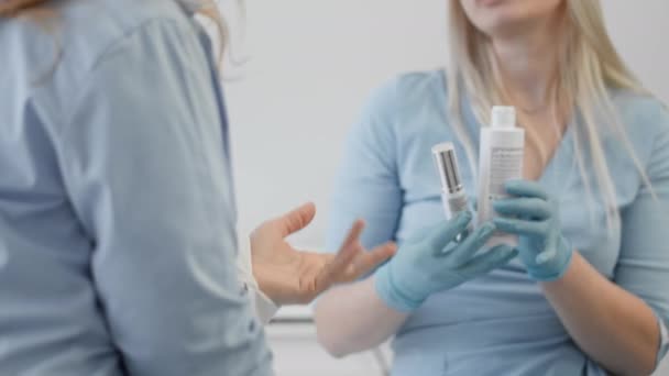Szépség Szeretettel Beteg Spa Klinikán Kap Egy Minőségi Konzultáció Bőrápolás — Stock videók