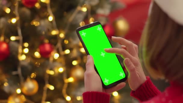Christmas Tree Mood Accompanied Smartphone Her Hands Woman Browses News — Stock Video