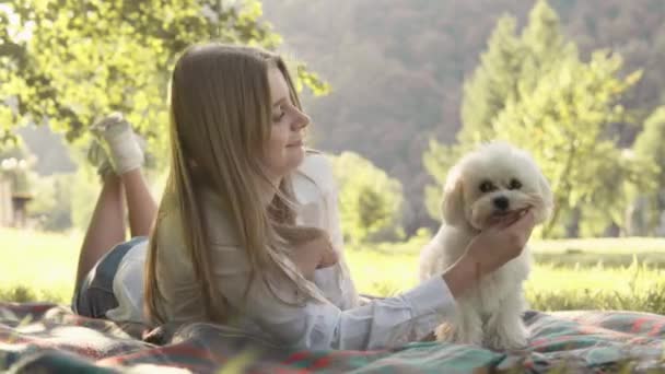 Věrnost Radost Mladá Žena Její Pes Zažít Nevyčerpatelnou Radost Přátelské — Stock video