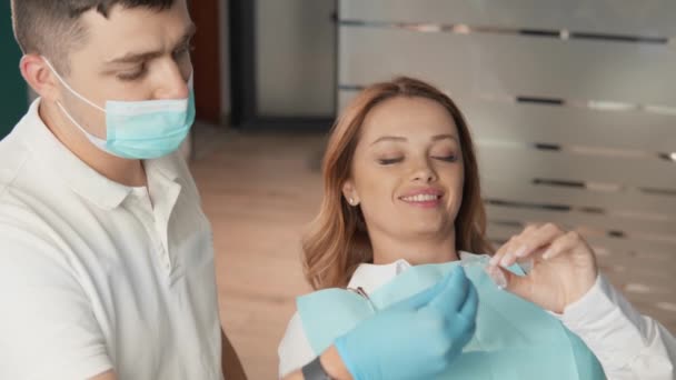 Dentist Focuses Professional Approach Bite Correction Patient Confidently Understands Importance — Stock Video