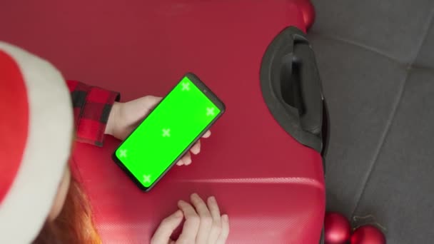 Tijdens Kerstvakantie Besloot Een Vrouw Met Een Smartphone Haar Handen — Stockvideo