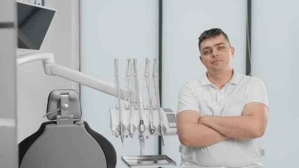 Сучасне Обладнання Допомагає Стоматологам Досягти Найкращих Результатів Лікуванні Зубів Стоматолог — стокове відео