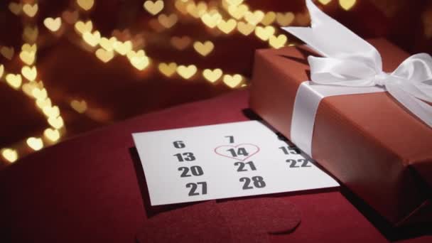 Sevgililer Günü Hediyeleri Kutlamanın Önemli Bir Parçasıdır Küçük Şirin Aksesuarlardan — Stok video