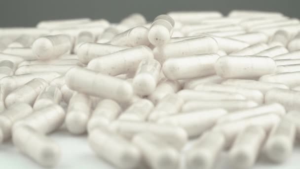 Close Witte Capsules Met Vitaminen Geneesmiddelen Tonen Het Belang Aan — Stockvideo
