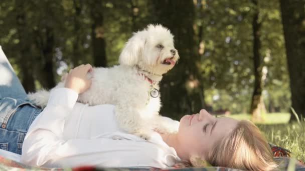 Joy Outdoor Recreation Park Young Woman Relaxes Her Dog Enjoys — Stock Video