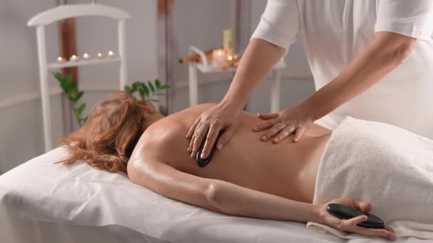 Comment Hot Stone Massage Revitalise Corps Améliore Votre Condition Physique — Video