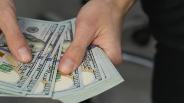 Başarılı Insanlar Için Oluşturulan Bir Videoda Dolar Banknotlarına Dikkatli Finansal — Stok video