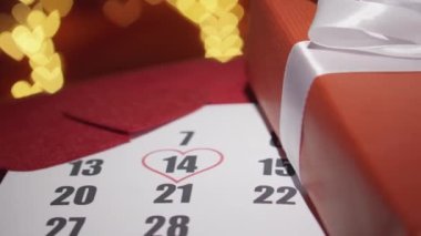 14 Şubat Sevgililer Günü, Sevgililer Günü ve sınırsız aşkın ifadesi. Bu özel günde, çiftler duygularını kutluyor ve birbirlerine sıcaklık, şefkat ve hoş sürprizler sunuyorlar.