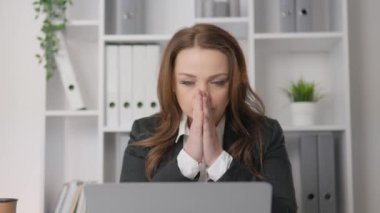 An intelligent business lady in the office, immersed in data analysis, confidently working on solving strategic problems. The conceived woman is agitateda decrease in efficiency and deterioration of