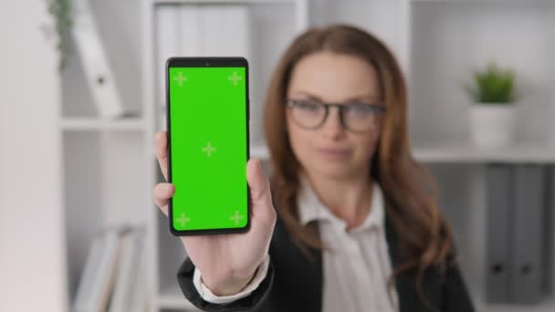 Chroma Key Template Green Screen Smartphone Business Woman Holding Showing — Stockvideo