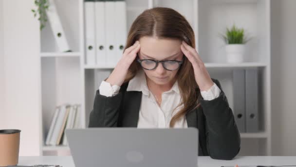 Pensive Tense Woman Sitting Office Office Worker Thinks Solving Problems — Wideo stockowe