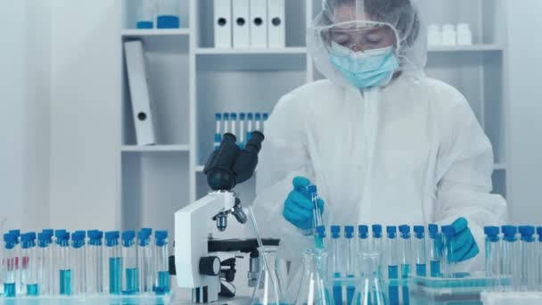 Médicos Investigadores Presentan Descubrimientos Campo Oncología Tratamientos Altamente Efectivos Científico — Vídeo de stock