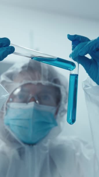 Het Laboratorium Ontwikkelt Een Apotheker Nieuwe Geneesmiddelen Medicijnen Verschillende Ziekten — Stockvideo