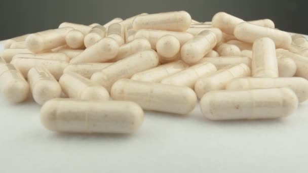 Fehér Hátterű Kapszulákban Lévő Vitaminok Megelőzés Orvostudomány Története Amely Előtt — Stock videók