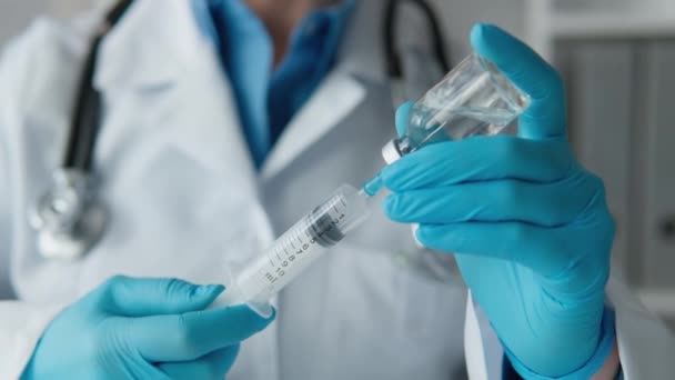 Medical Researcher Intently Filling Syringe Drug Vial Studies Response New — Stock Video
