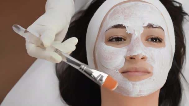 化妆品面膜 用于保持年轻肌肤 减少皱纹 改善皱纹状况 它的作用是为皮肤提供保湿 清洁和滋养 使其具有健康的外观和光泽 — 图库视频影像