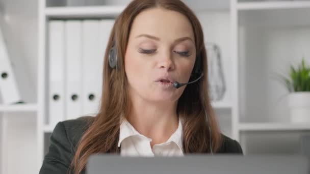Egy Tapasztalt Hölgy Dolgozik Egy Call Center Készen Áll Hogy — Stock videók