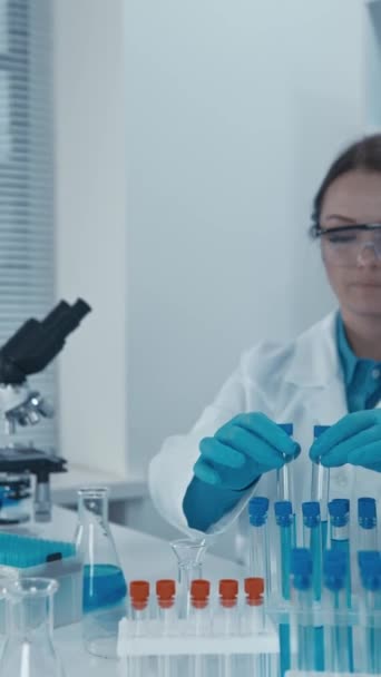 Labor Verändert Ein Experimenteller Genetiker Die Genome Von Organismen Ihre — Stockvideo