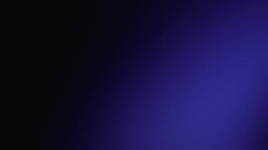 MicrostockPlus logosuna sahip soyut gradyan mavi arkaplanı gösteren bir video çerçevesi koleksiyonu. Medya projelerinize ve sunumlarınıza profesyonel bir dokunuş eklemek için mükemmel.