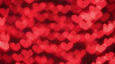 Bulanık bir zemin üzerine kurulmuş yumuşak kırmızı kalplerin büyüleyici gösterisi sevgiyi ve tutkuyu çağrıştırıyor. Sevgililer Günü hediyeleri ve samimi sevgi ifadeleri için mükemmel kılıyor.