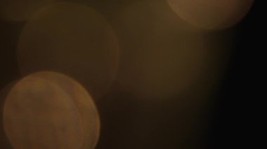 Bu büyüleyici soyut ışık efektleri koleksiyonu, video projelerini geliştirmek ve atmosferik arkaplanlar yaratmak için mükemmel, zarif bulanık geçişler ve dinamik örtüler içerir.