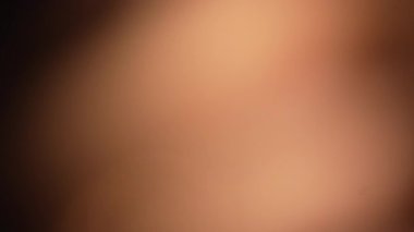 Çarpıcı ve büyüleyici ışık efektlerinin yanı sıra, tüm yaratıcı projeleriniz ve çabalarınızın örtüşmesini ve atmosferik altyapısını büyük ölçüde arttıran pürüzsüz video geçişlerini araştırın.