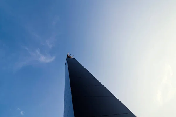 Апаресида Бразилия Памятник Строителям Черный Мраморный Обелиск Золотым Святым Сверху — стоковое фото
