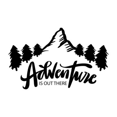  Macera, dağlarla ve kozalaklı ağaçlarla dolu. El çizimi harfler. Vektör illüstrasyonu.