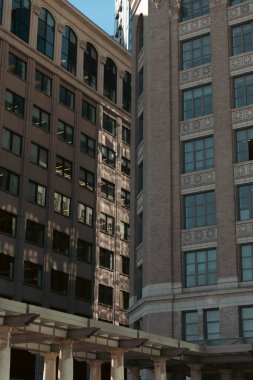New York 'ta Manhattan şehir merkezindeki gri taş binalar