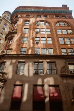New York şehrinin mimarisi, düşük açılı antika bina manzaralı taş dekorlu, şehir manzaralı