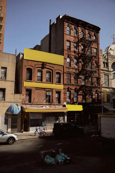 New York Çin Mahallesi Nde Kapalı Bir Mağazanın Vitrininde Arabalar — Stok fotoğraf