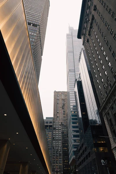 Low angle view of illuminated entrance near buildings on New York City street — Photo de stock
