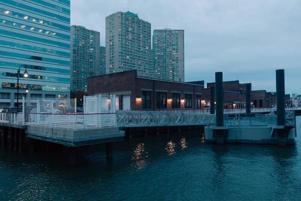 Port and pier on Hudson river near modern buildings in New York City - foto de stock