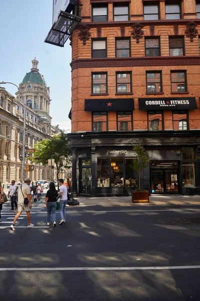 NUEVA YORK, EE.UU. - 26 DE NOVIEMBRE DE 2022: Tienda de decoración casera Jadore click y gimnasio Cordell en soho - foto de stock