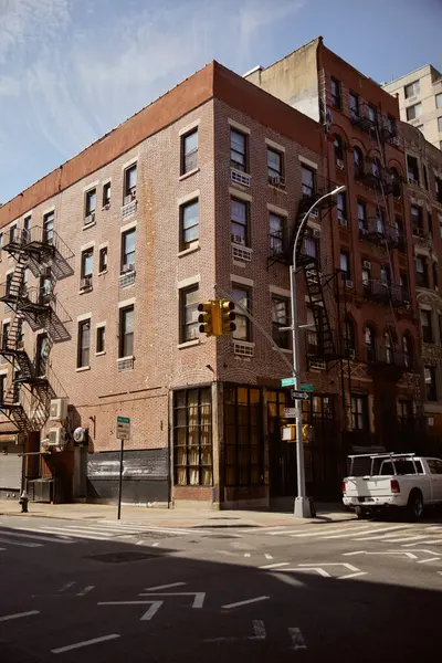 Red brick building on wide crossroad with traffic lights in new york city, urban setting in autumn — Stock Photo