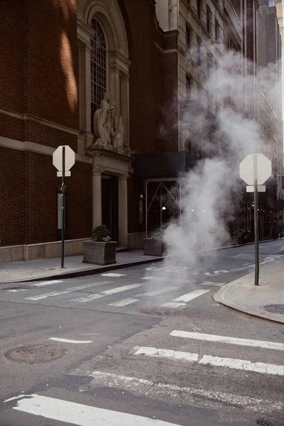 Steam on urban street of New York with vintage buildings and pedestrian crossing, metropolis life — Stock Photo