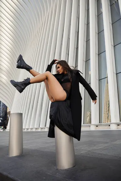 Young woman dances on NYC street, her energy and style shining against modern architecture. — Stock Photo