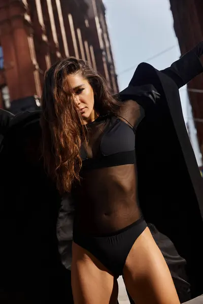 A woman dances in the streets of New York City. — Stock Photo