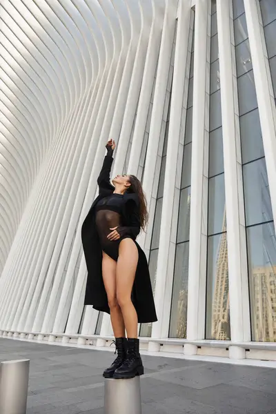 A young woman dances on the streets of New York City. — Stock Photo