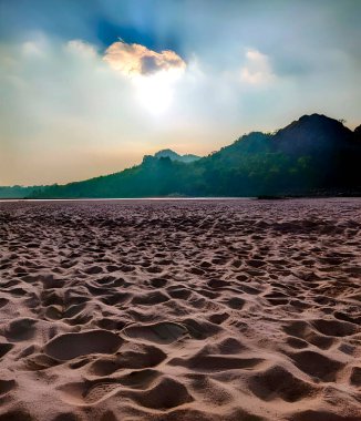 Denizde güzel bir sahil.