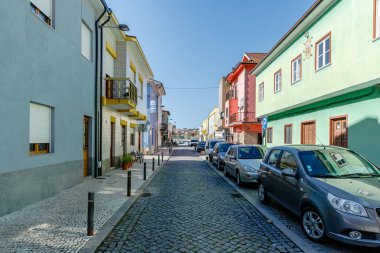 Porto, Portekiz - 23 Ekim 2020: Bir sonbahar günü tarihi şehir merkezinde tipik evlerin mimari ayrıntıları