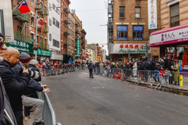 New York, Çin Mahallesi, ABD - 12 Şubat 2023: Çin Mahallesi 'nde Yeni Yıl Geçidi öncesinde halk Tavşan Yılı için yerleşti (Mao)