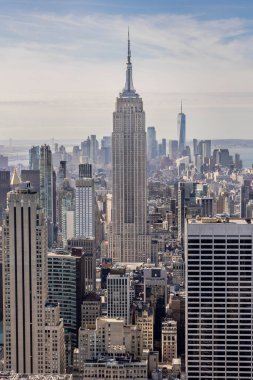 Manhattan, New York, ABD - 15 dcembre 2023: New York şehir merkezindeki Empire State Binası ve ufuk çizgisi