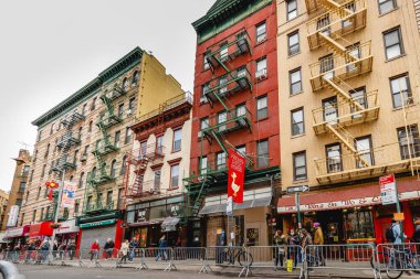 New York, Çin Mahallesi, ABD - 12 Şubat 2023: Çin Mahallesi 'nde Yeni Yıl Geçidi öncesinde halk Tavşan Yılı için yerleşti (Mao)