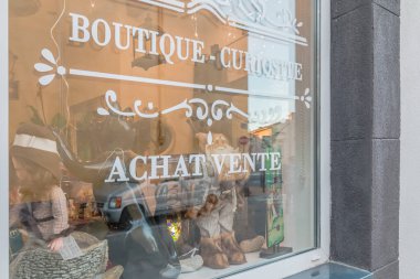 Marsilya, Fransa - 30 Aralık 2018: Mimarlık, Maison Noilly Prat 'ın dış cephesi - bir kış günü şehir merkezinde butik kokteyl barı müzesi