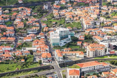 Portekiz 'in Madeira adasındaki küçük bir kasaba ve limanı olan Machico' nun panoramik manzarası