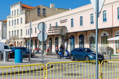 Figueira da Foz, Coimbra, Portekiz - 26 Ekim 2020: Engenheiro Silva Belediye Pazarı Cephesi (Mercado Belediyesi Engenheiro Silva)